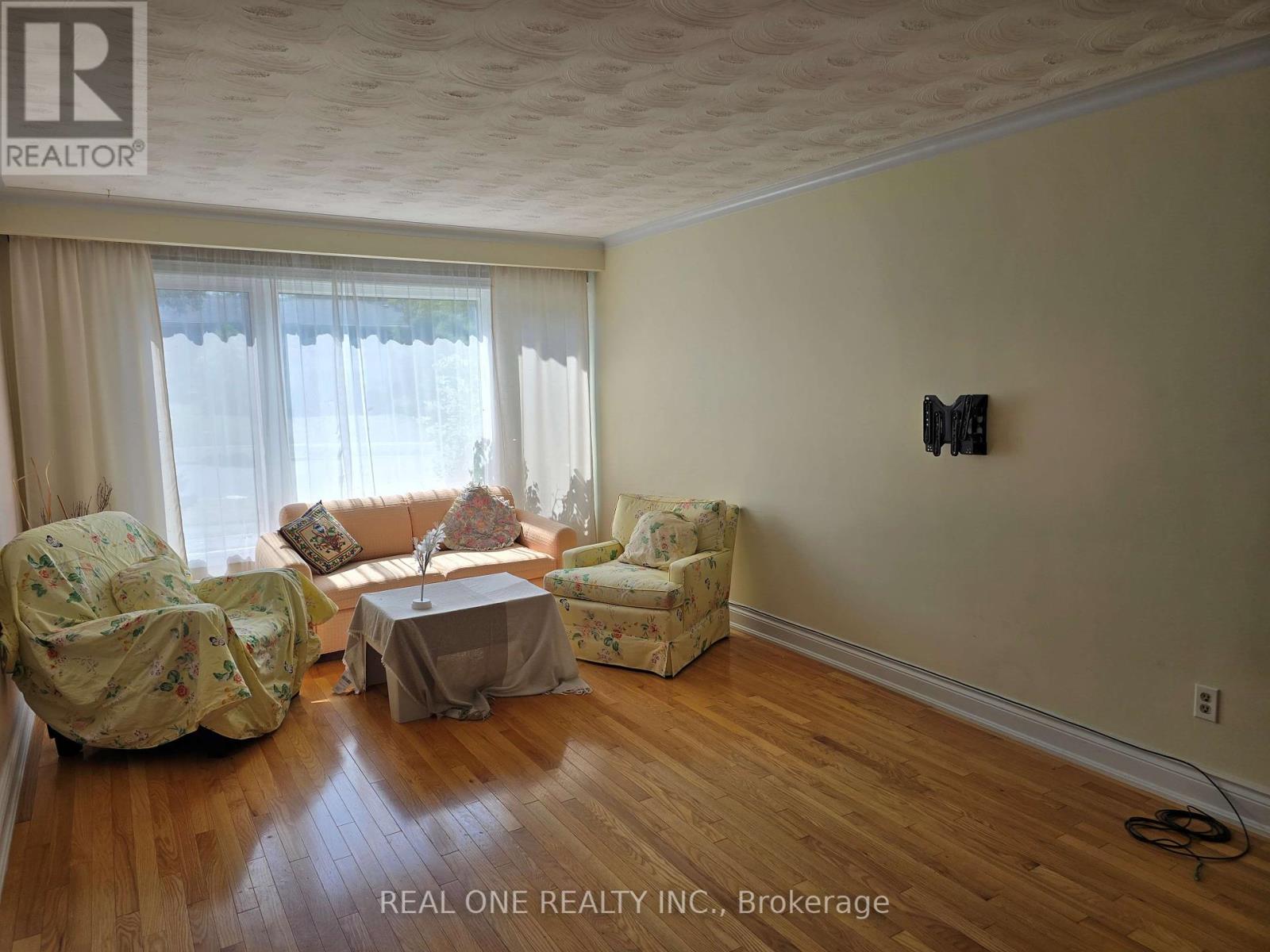 Photo 3 of 37 Bessarion Road, Toronto ON