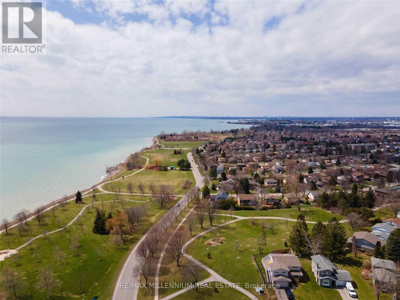 Photo 36 of 62 Cumberland Lane, Ajax ON