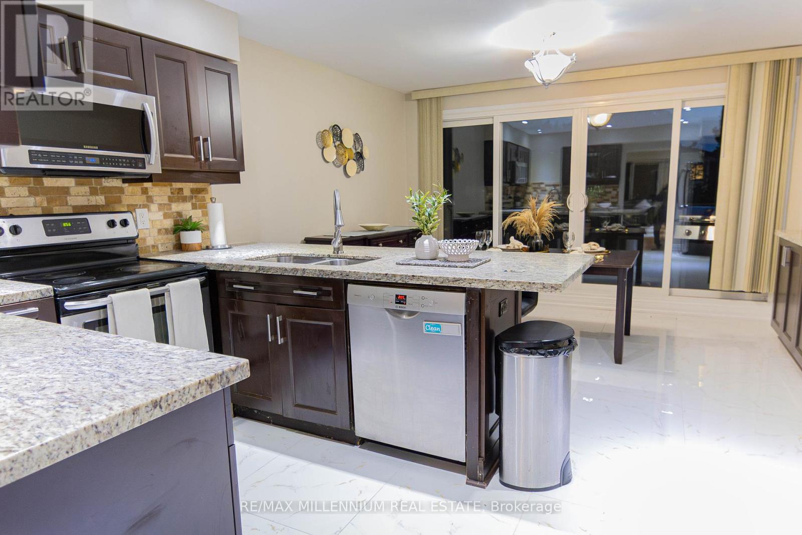 Photo 14 of 62 Cumberland Lane, Ajax ON
