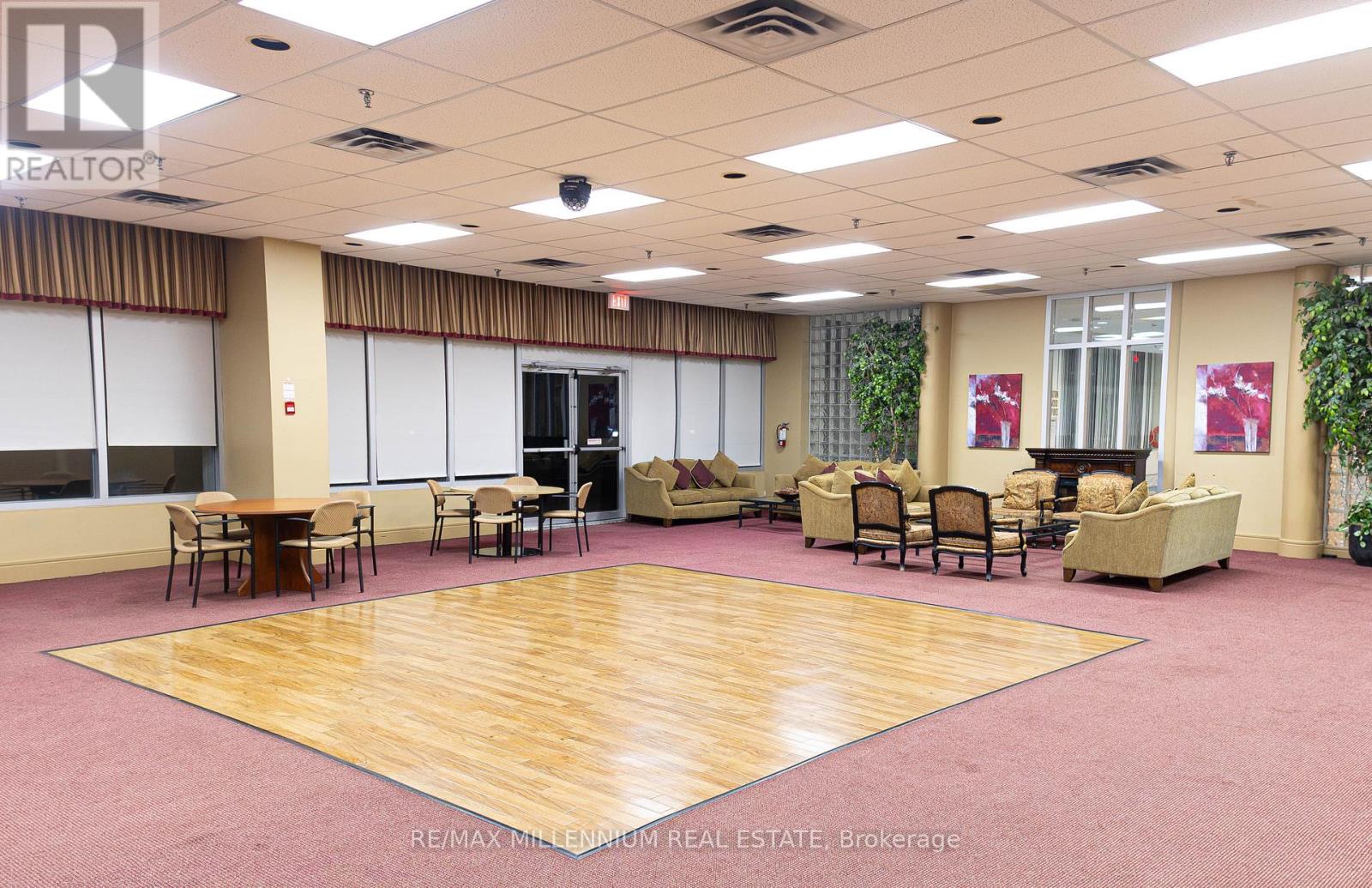 Photo 29 of 62 Cumberland Lane, Ajax ON