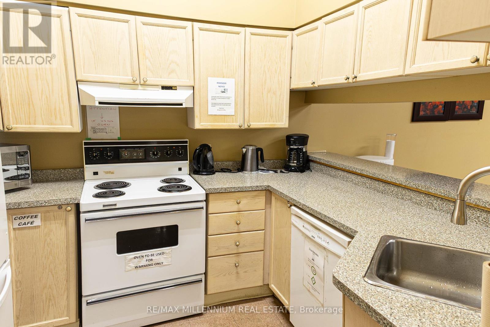 Photo 31 of 62 Cumberland Lane, Ajax ON