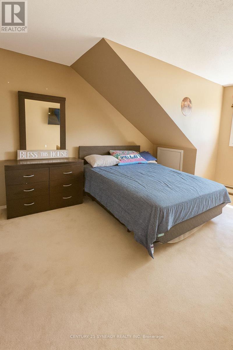 Photo 10 of 5 B 762 St Andre Drive, Ottawa ON