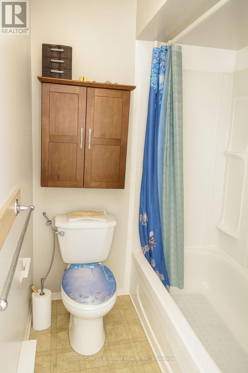 Photo 14 of 5 B 762 St Andre Drive, Ottawa ON