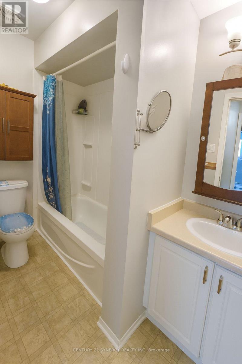 Photo 15 of 5 B 762 St Andre Drive, Ottawa ON