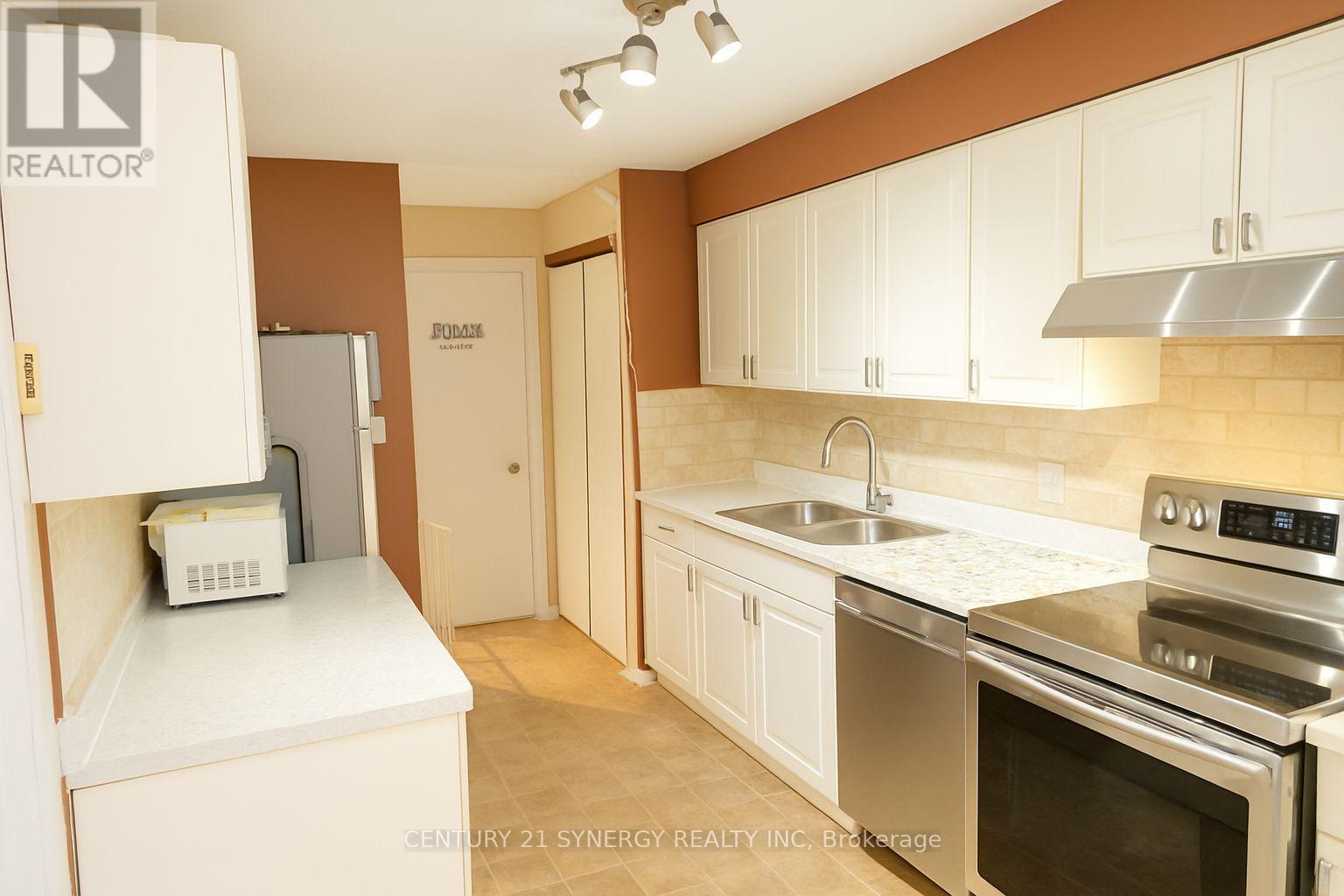 Photo 7 of 5 B 762 St Andre Drive, Ottawa ON