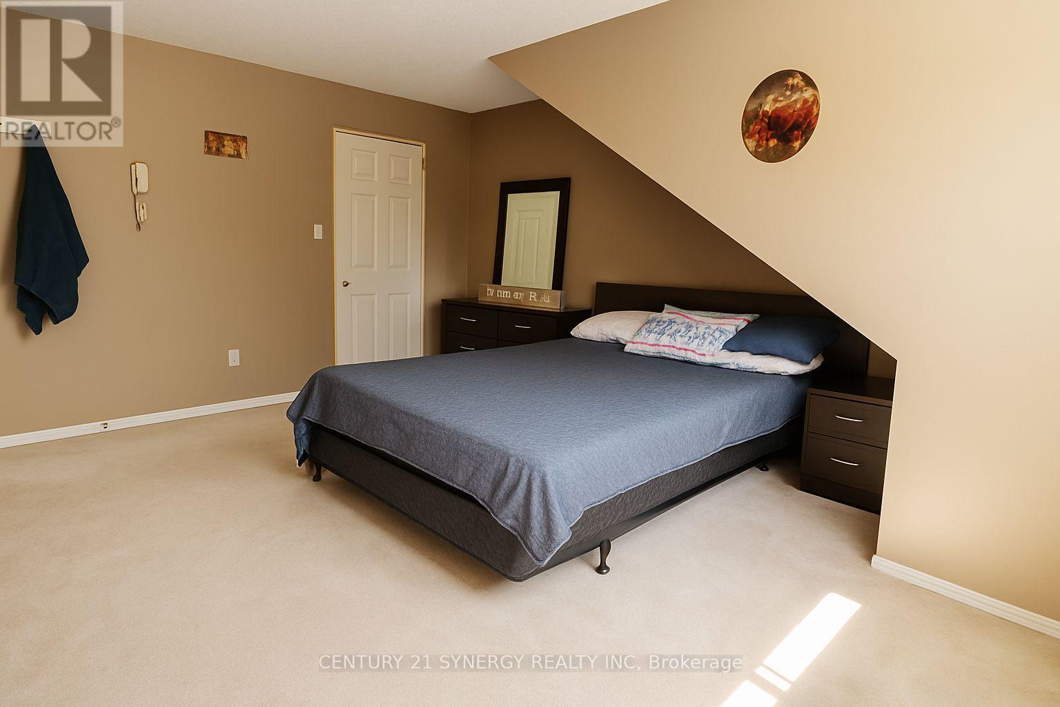 Photo 11 of 5 B 762 St Andre Drive, Ottawa ON