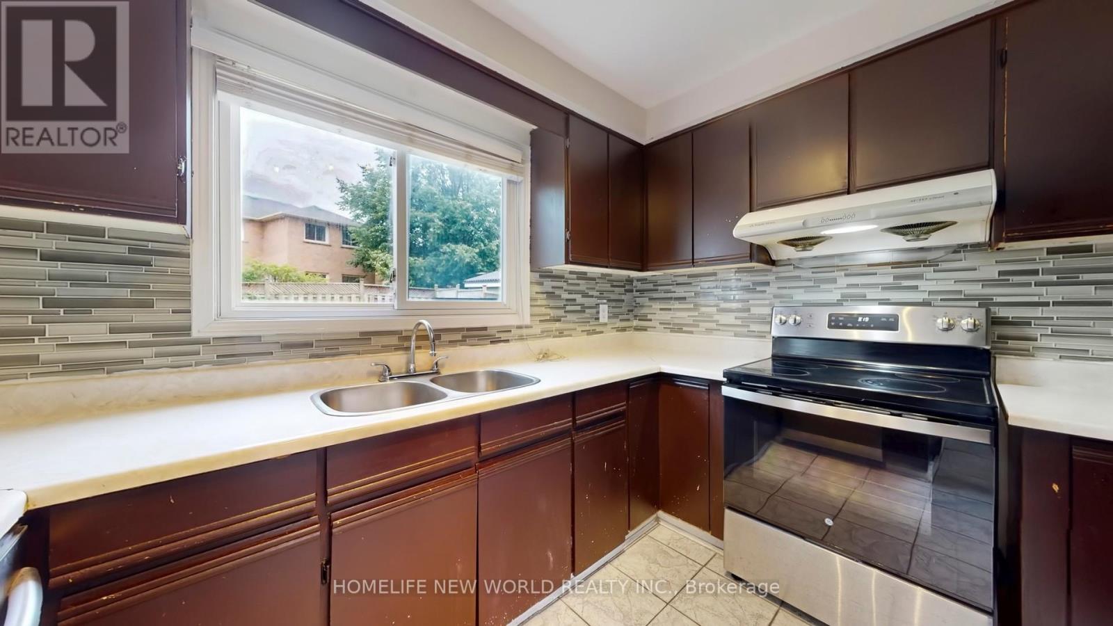 Photo 15 of 572 Nisbet Court, Mississauga ON