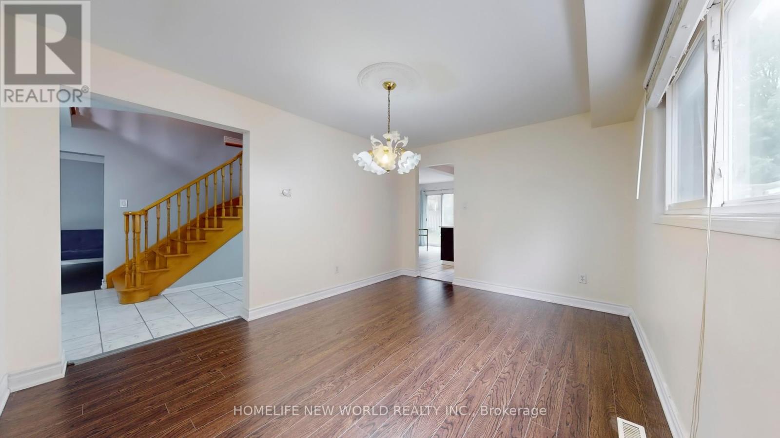 Photo 8 of 572 Nisbet Court, Mississauga ON