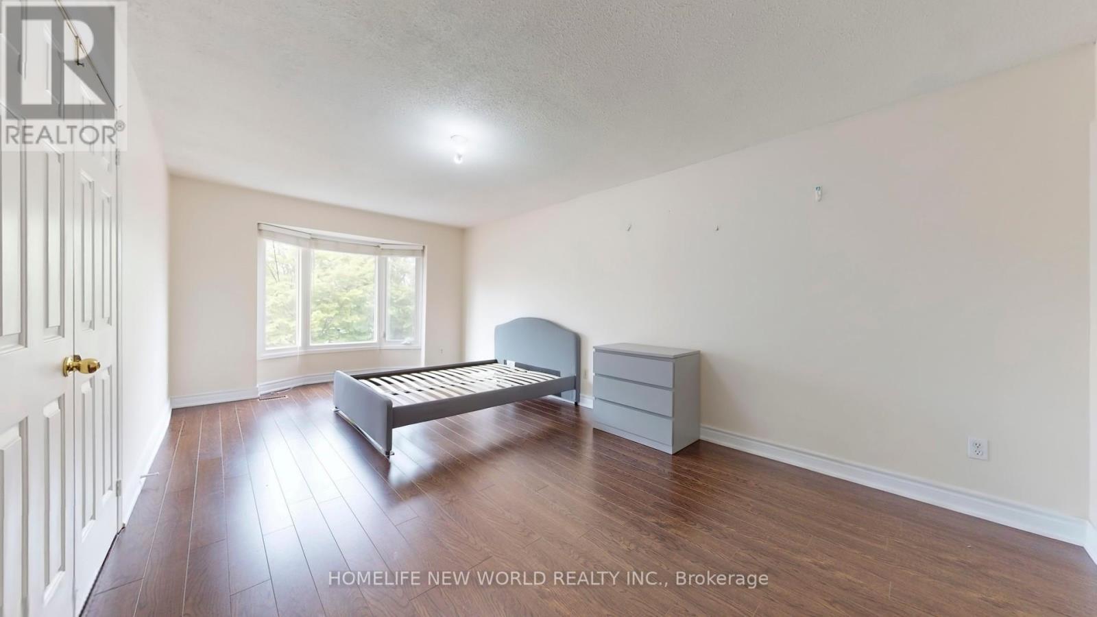 Photo 10 of 572 Nisbet Court, Mississauga ON