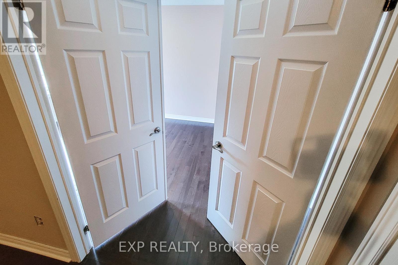 Photo 2 of 113 Keith Crescent, Niagaraonthelake ON