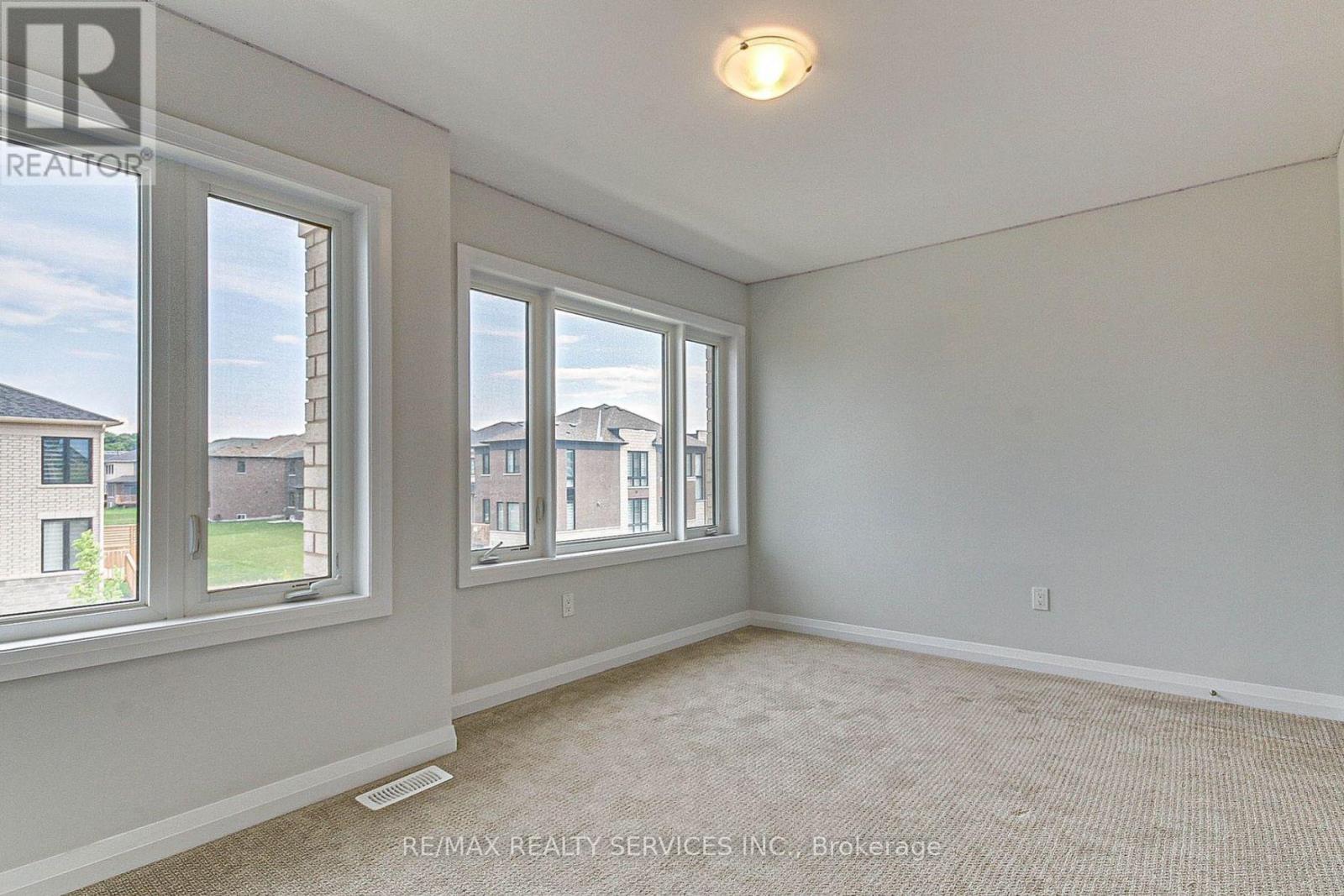 Photo 13 of 920 Sobeski Avenue, Woodstock ON