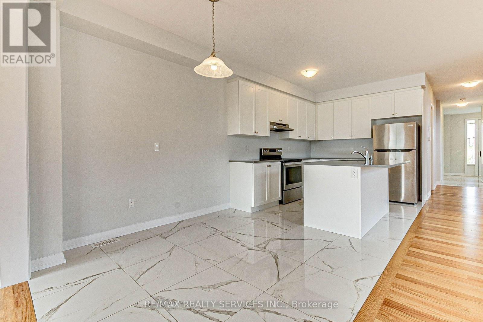 Photo 10 of 920 Sobeski Avenue, Woodstock ON