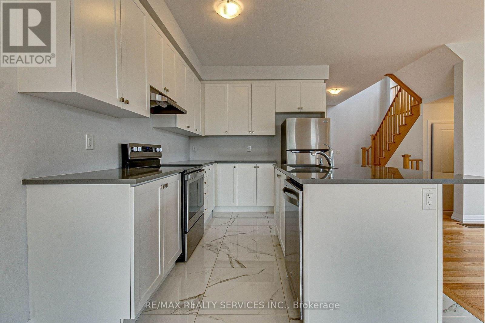 Photo 8 of 920 Sobeski Avenue, Woodstock ON