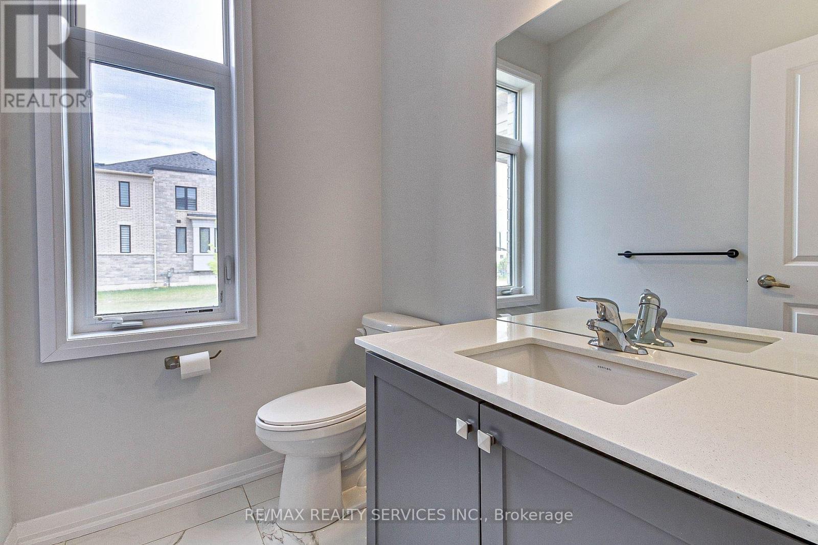 Photo 4 of 920 Sobeski Avenue, Woodstock ON