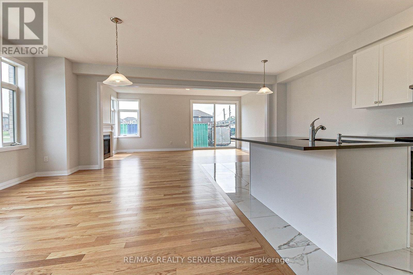 Photo 6 of 920 Sobeski Avenue, Woodstock ON