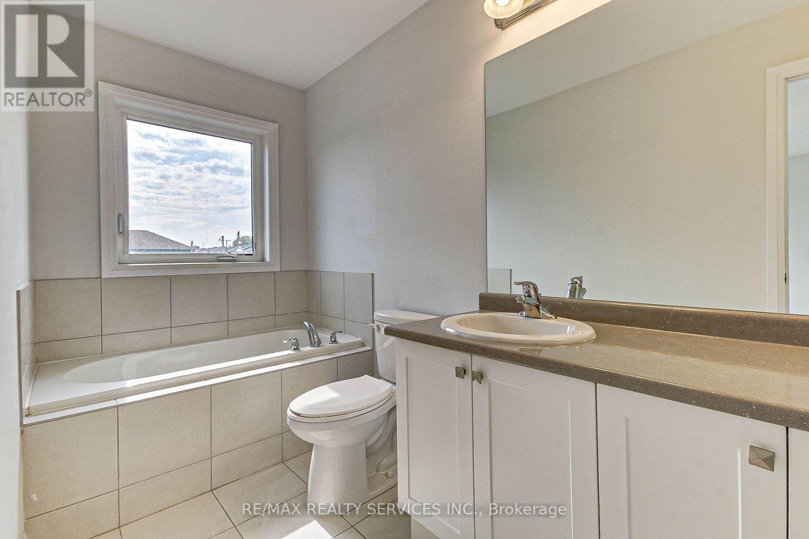 Photo 14 of 920 Sobeski Avenue, Woodstock ON