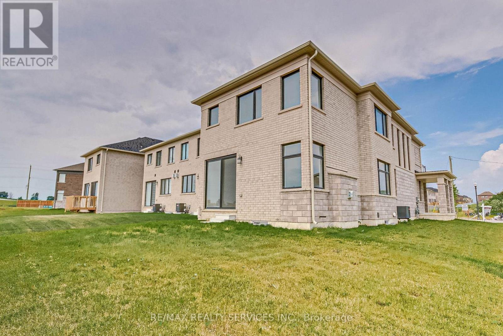 Photo 18 of 920 Sobeski Avenue, Woodstock ON