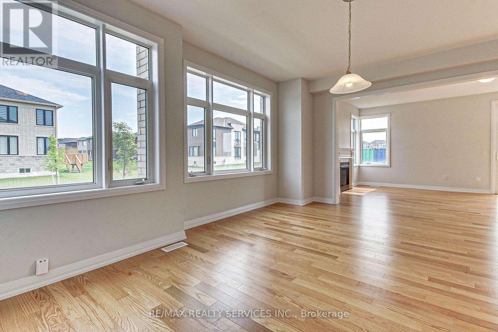 Photo 5 of 920 Sobeski Avenue, Woodstock ON