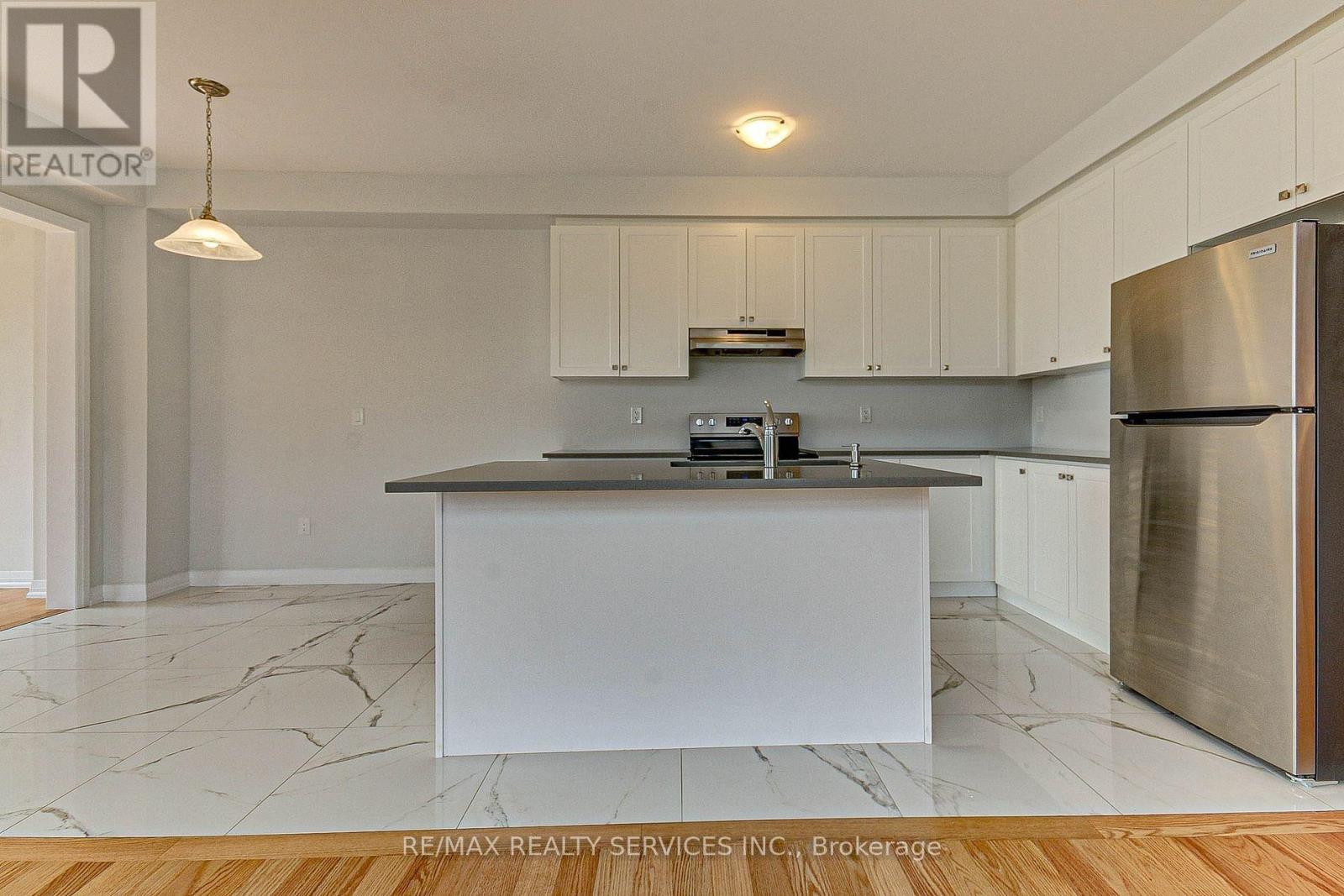 Photo 9 of 920 Sobeski Avenue, Woodstock ON