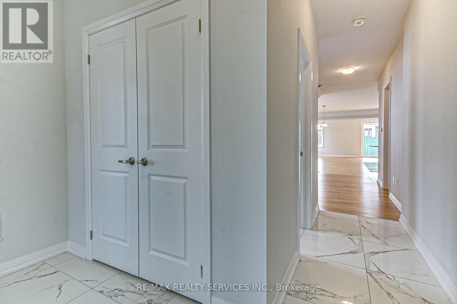 Photo 2 of 920 Sobeski Avenue, Woodstock ON