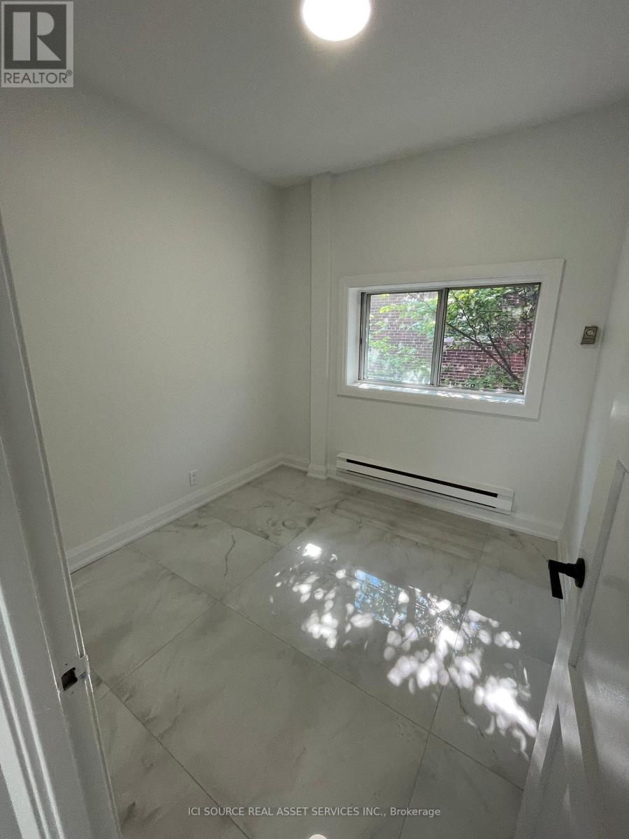 Photo 14 of 3 754 Queen Street E, Toronto ON