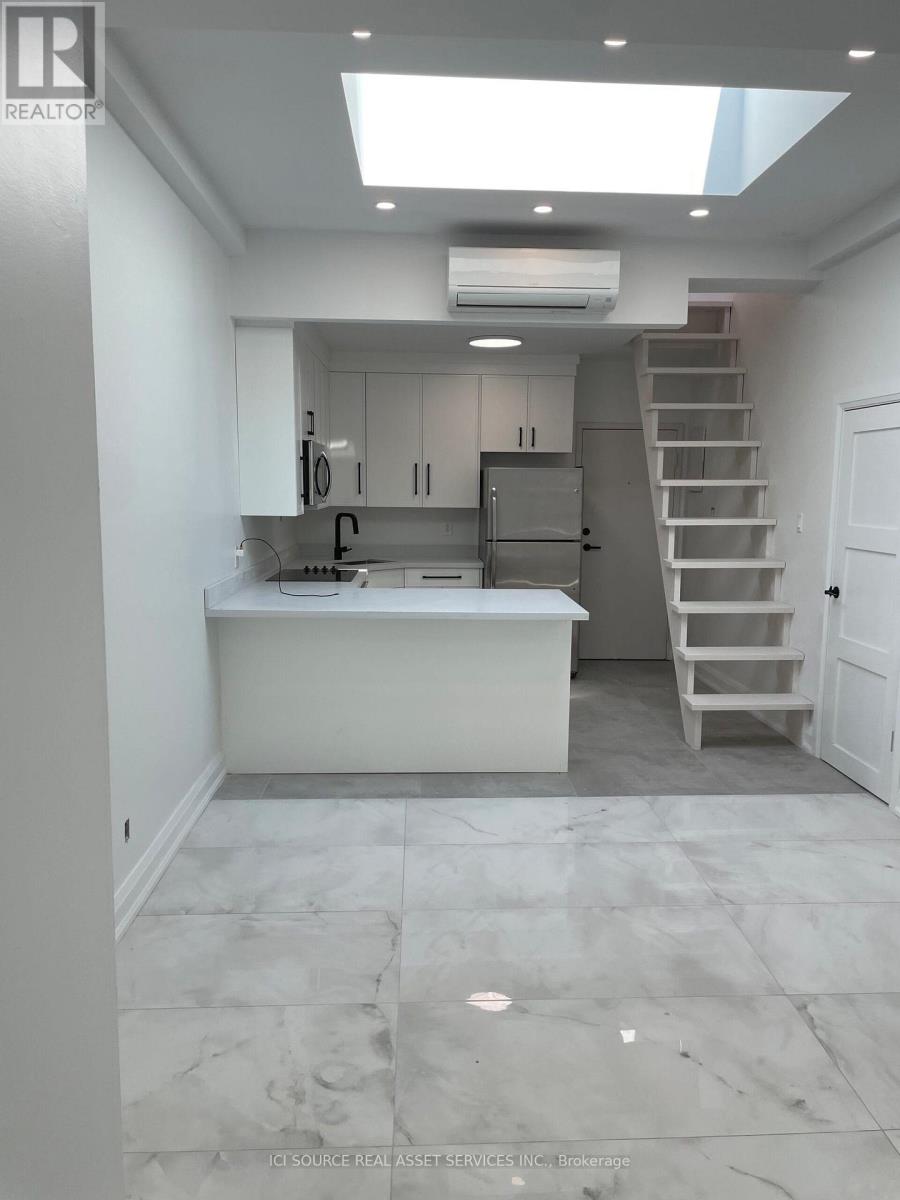 Photo 5 of 3 754 Queen Street E, Toronto ON