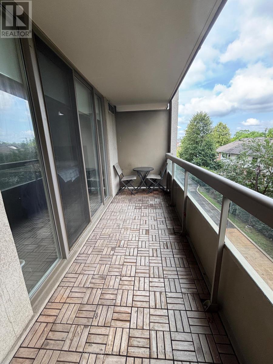 Photo 14 of 301 29 Northern Hts Drive, Richmond Hill ON