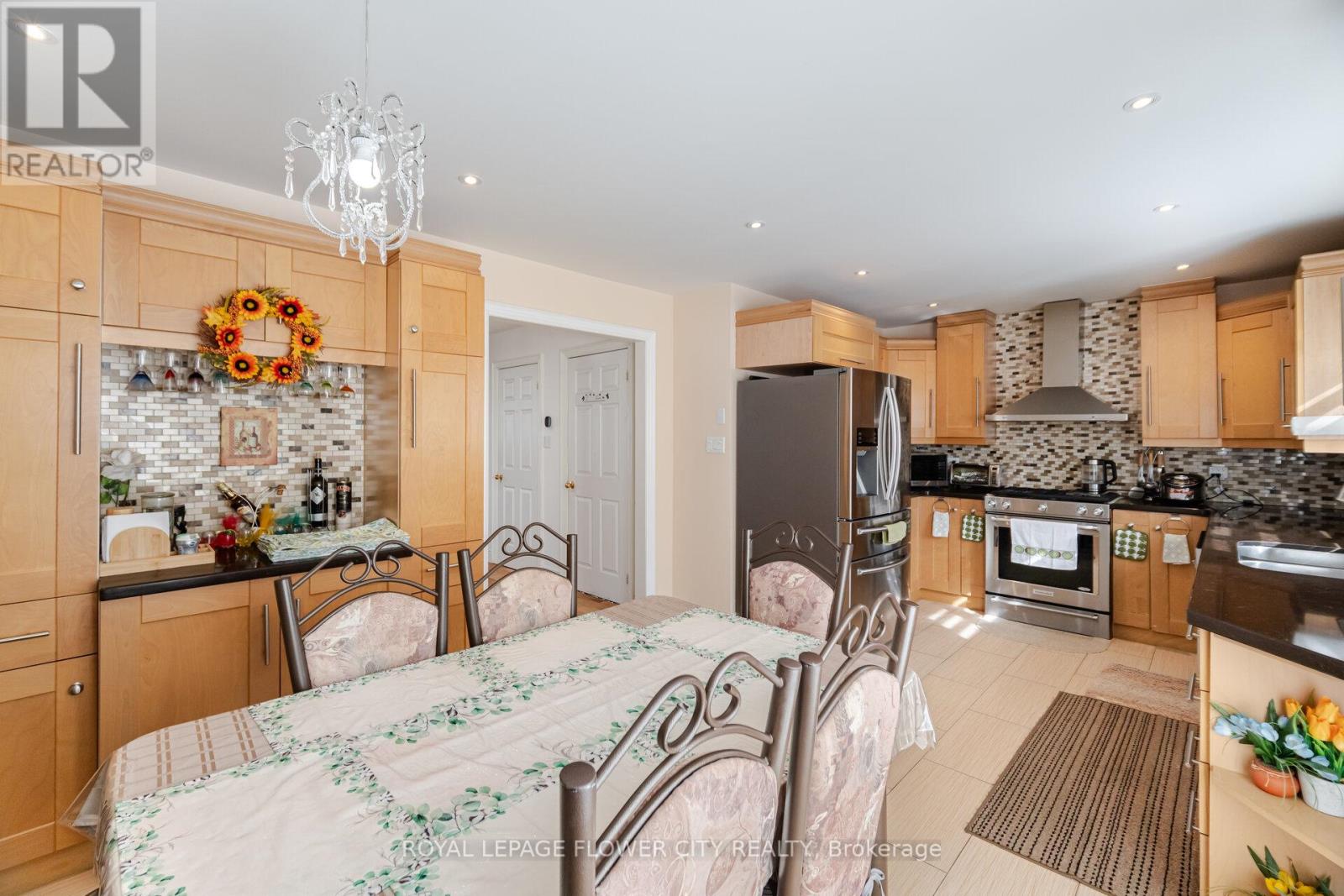Photo 12 of 3040 Bentley Drive, Mississauga ON