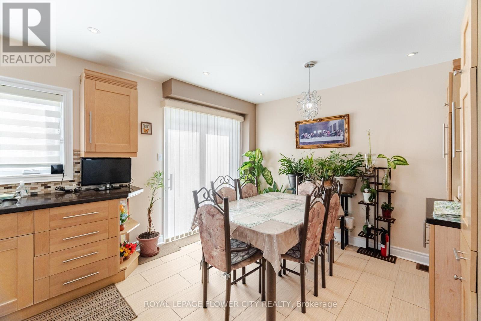 Photo 11 of 3040 Bentley Drive, Mississauga ON