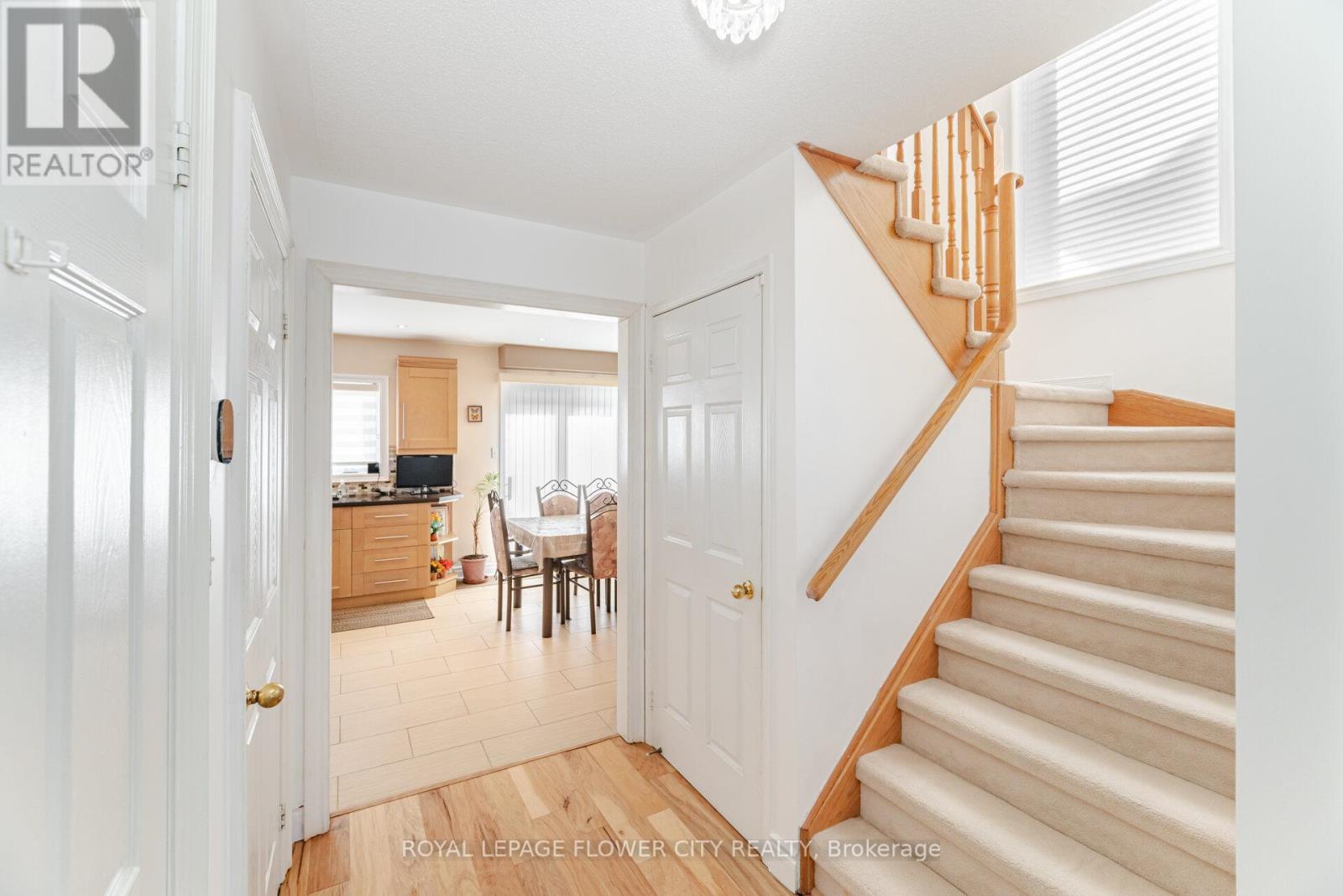 Photo 17 of 3040 Bentley Drive, Mississauga ON