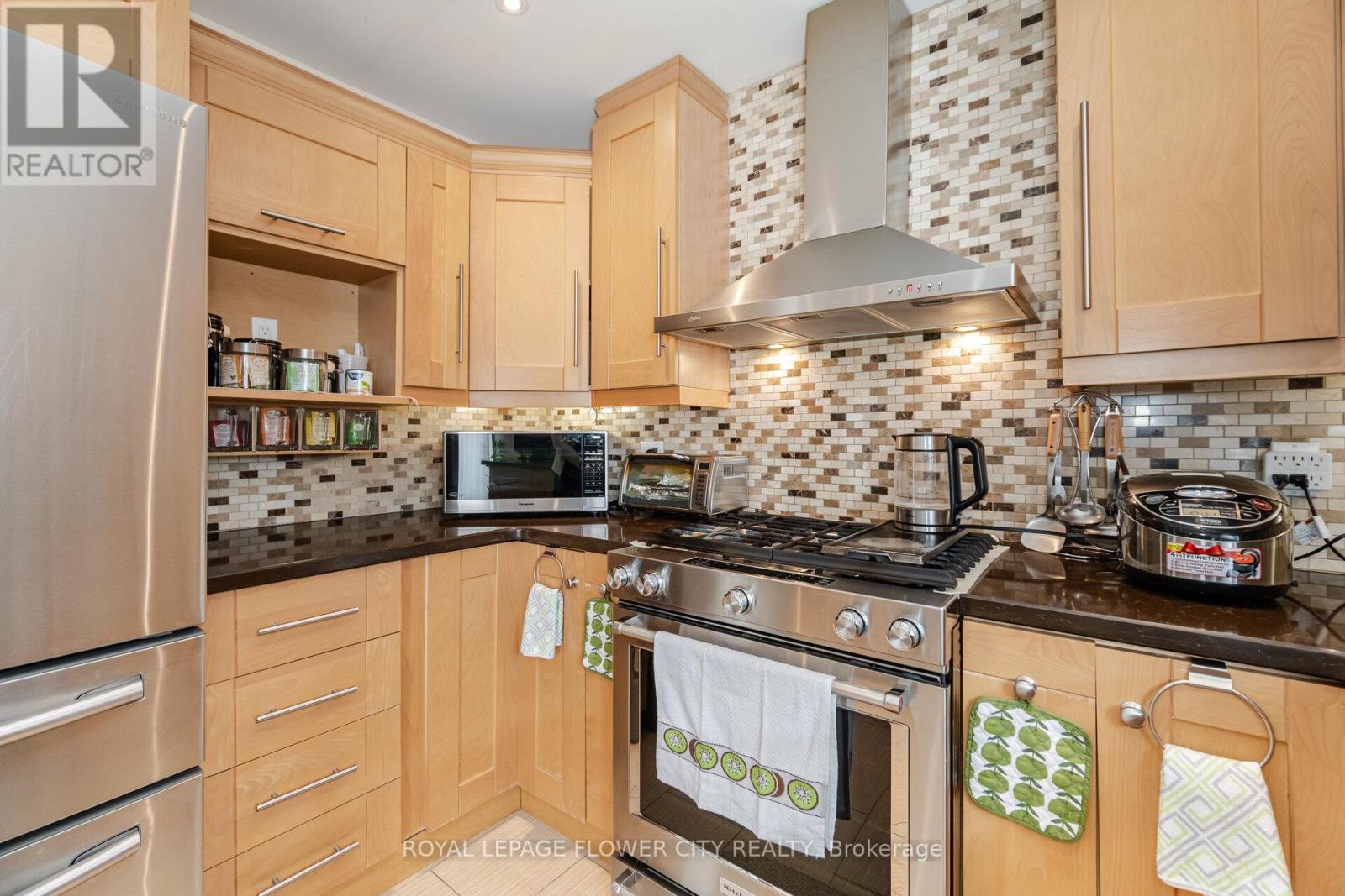Photo 14 of 3040 Bentley Drive, Mississauga ON