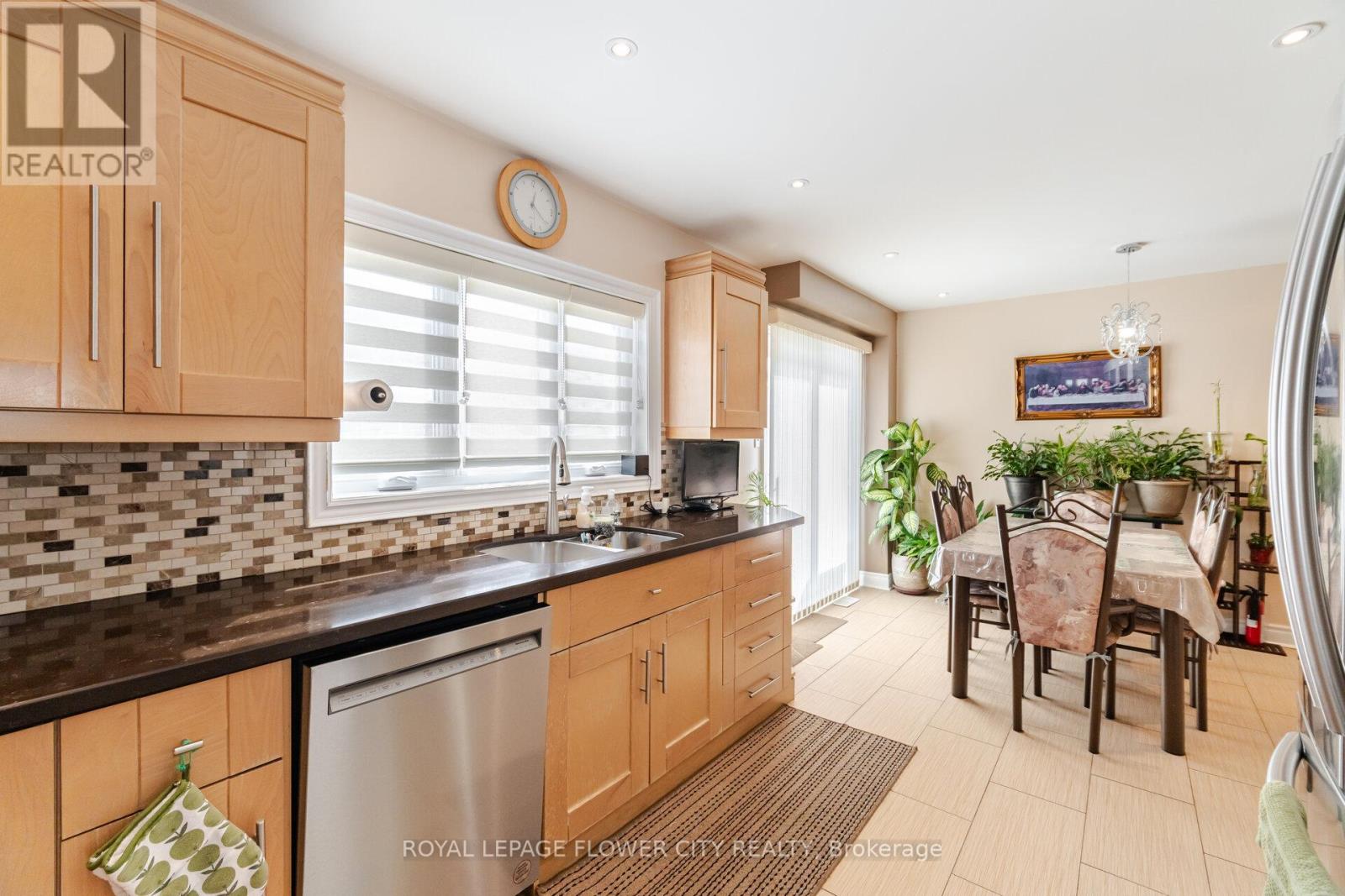 Photo 15 of 3040 Bentley Drive, Mississauga ON
