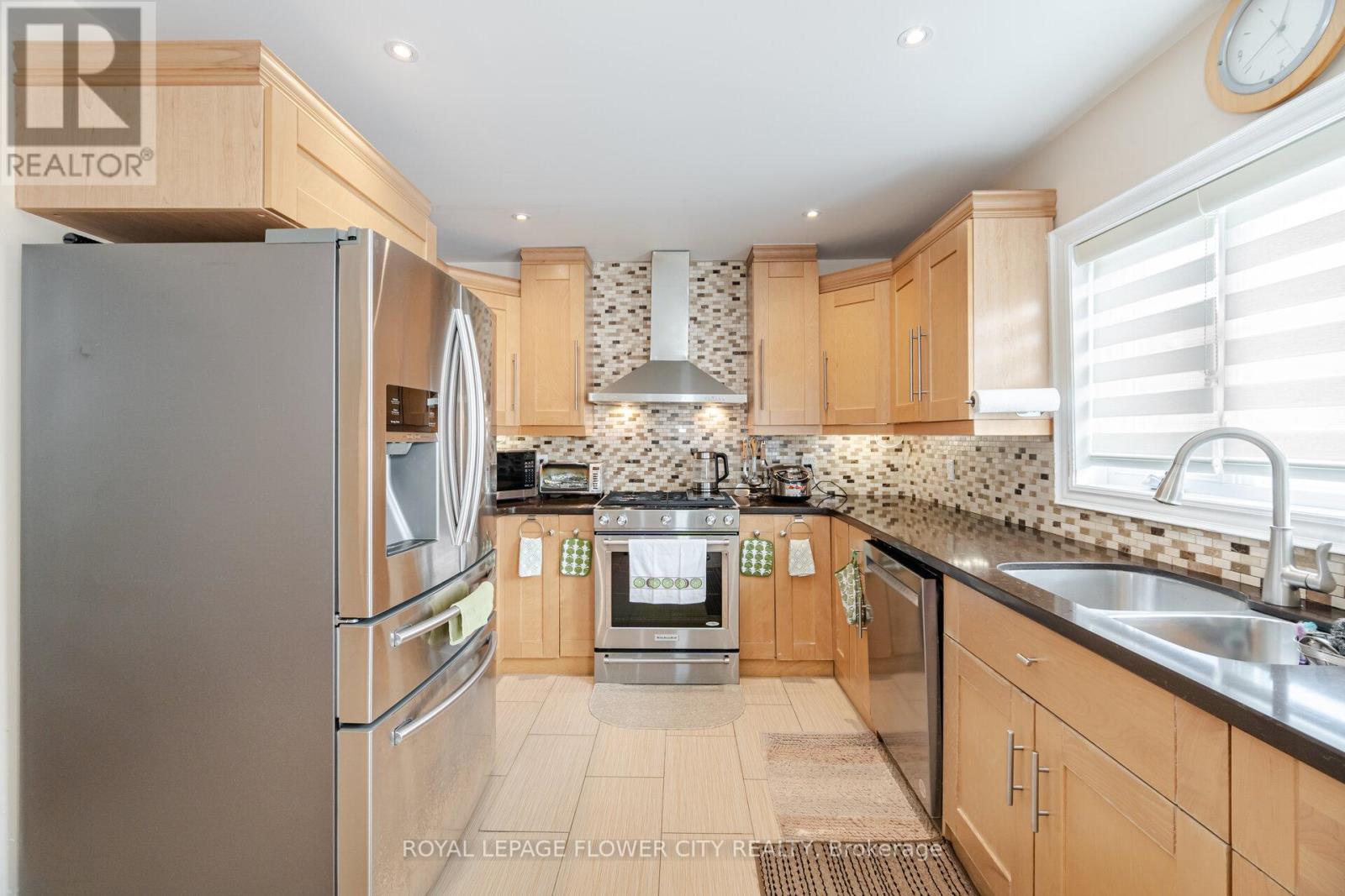 Photo 13 of 3040 Bentley Drive, Mississauga ON