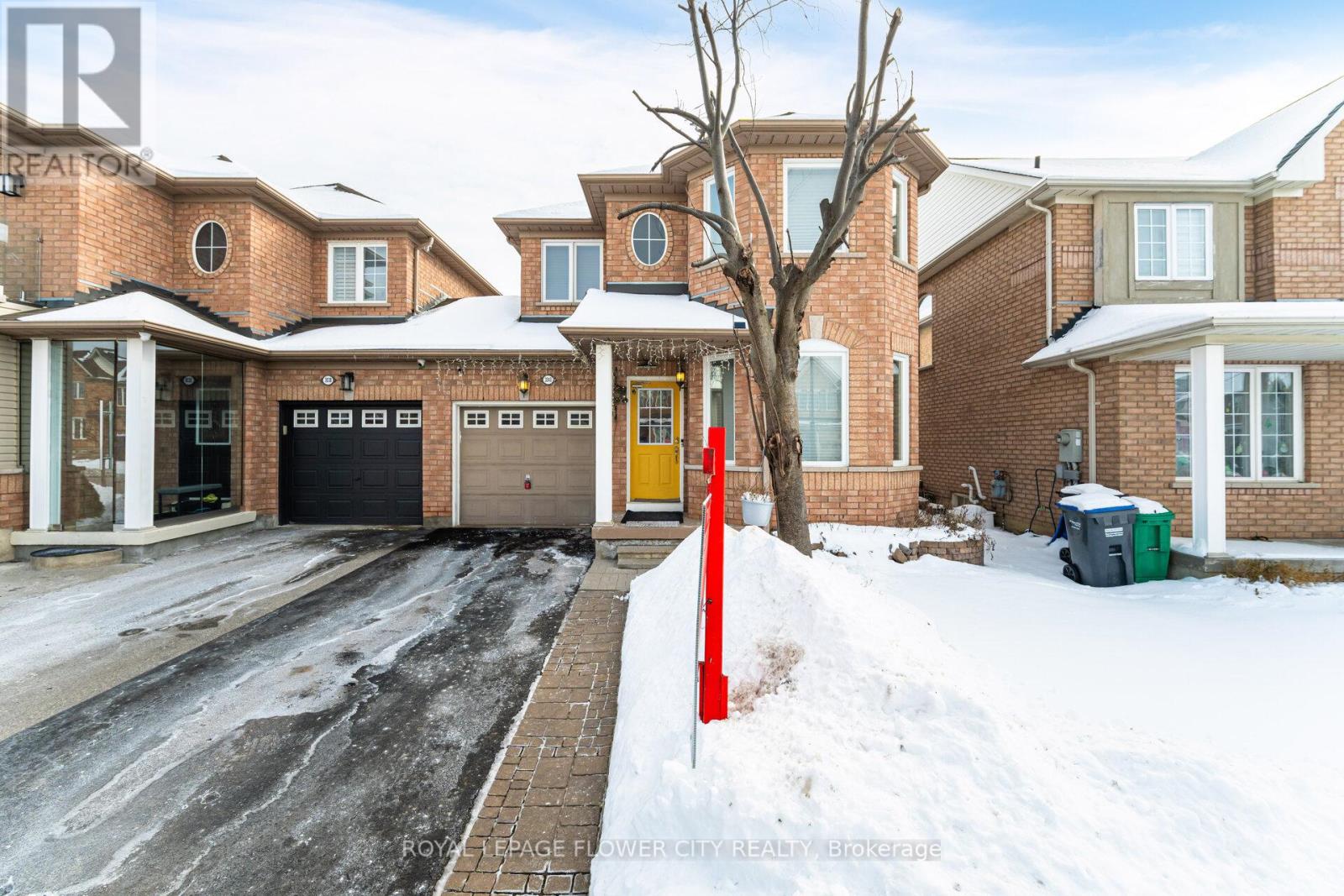 Photo 2 of 3040 Bentley Drive, Mississauga ON