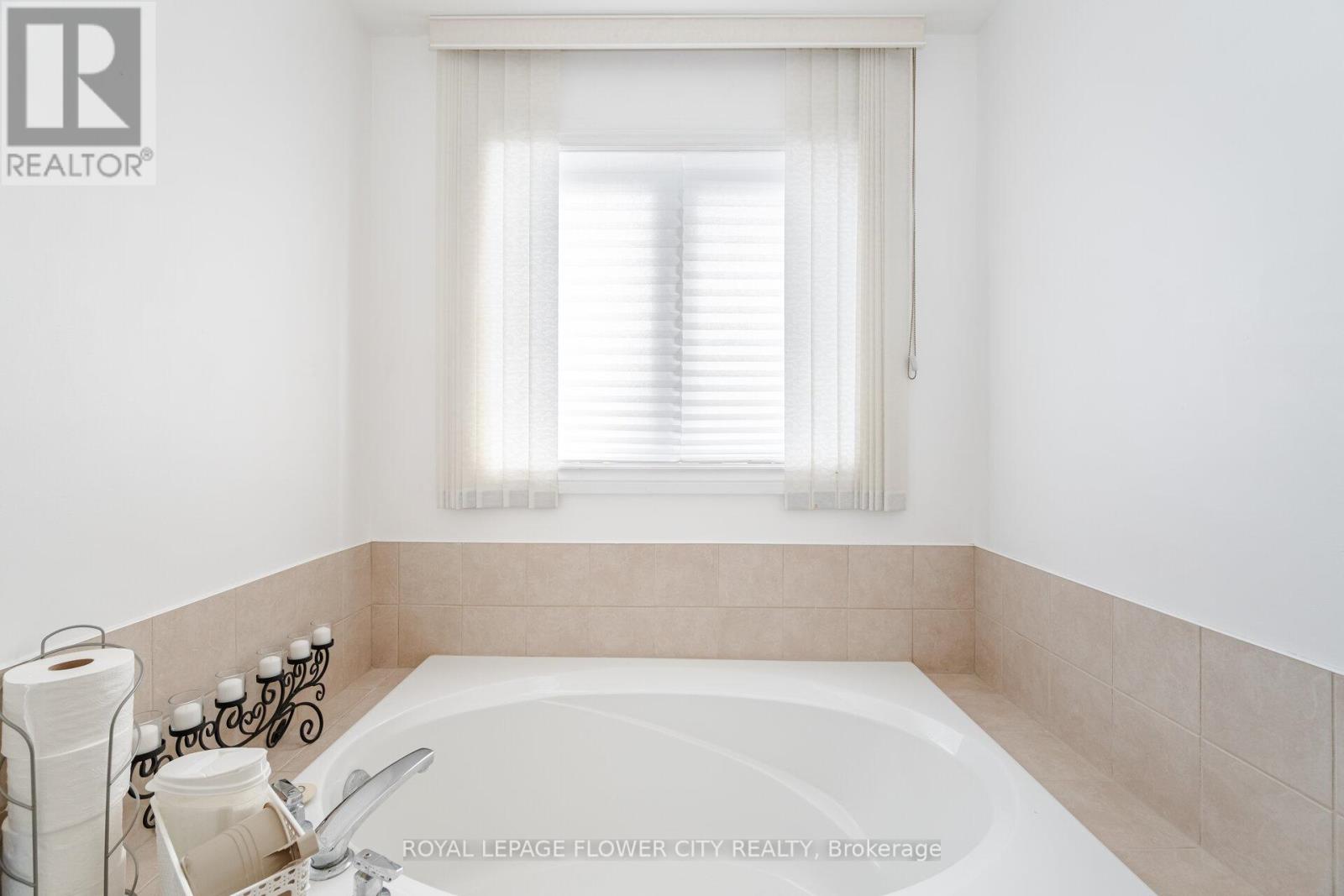 Photo 24 of 3040 Bentley Drive, Mississauga ON