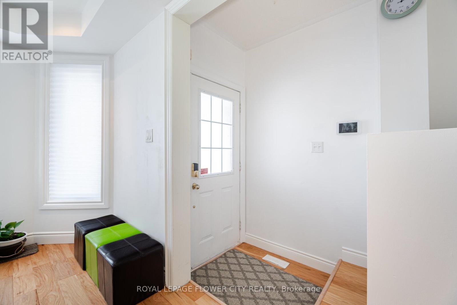 Photo 5 of 3040 Bentley Drive, Mississauga ON