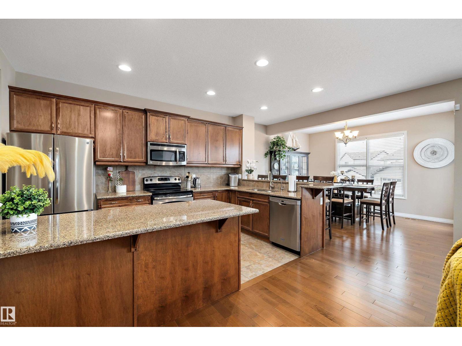Photo 14 of 16861 58 A St Nw, Edmonton AB