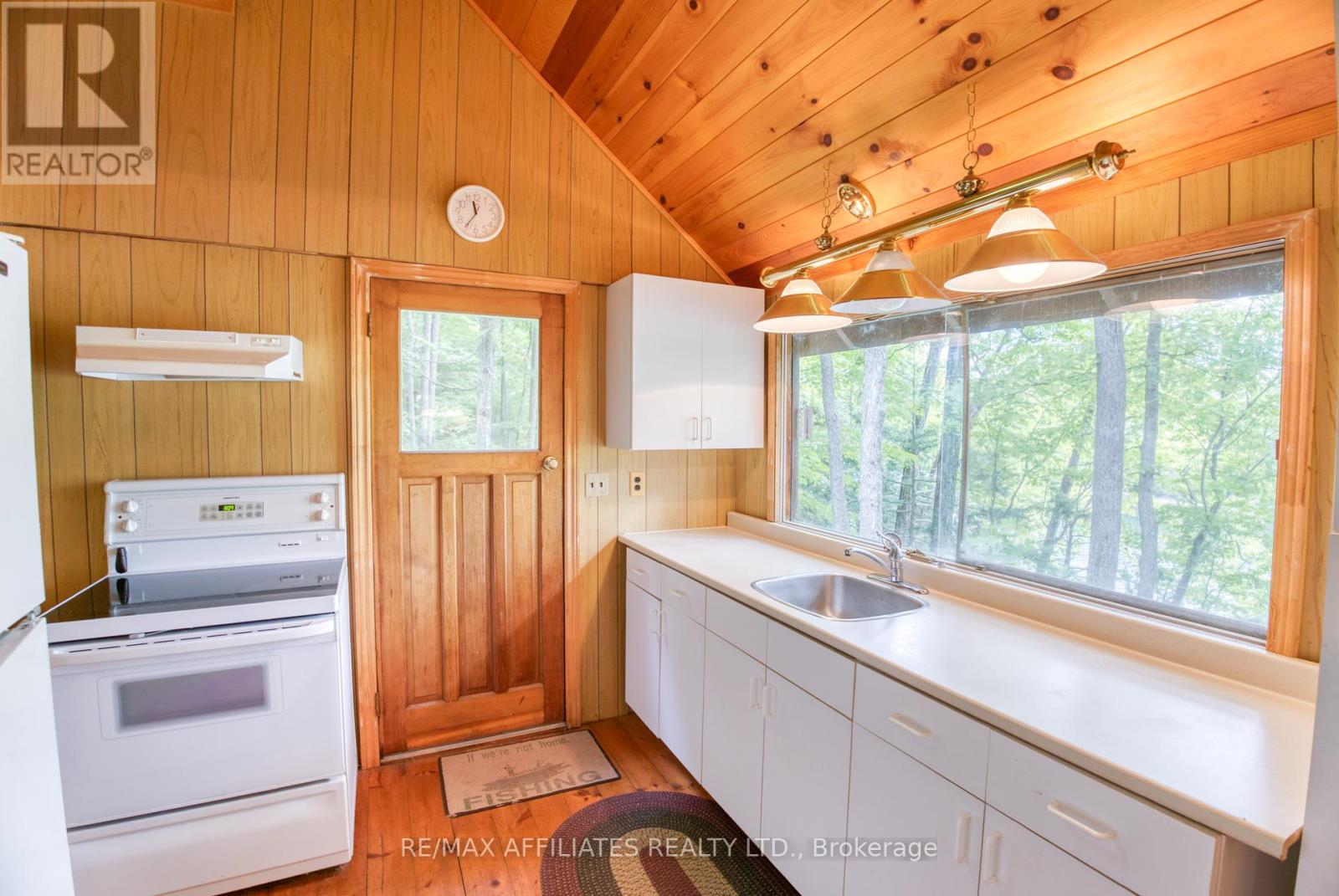 Photo 12 of 75 Demerling Lane S, Frontenac ON