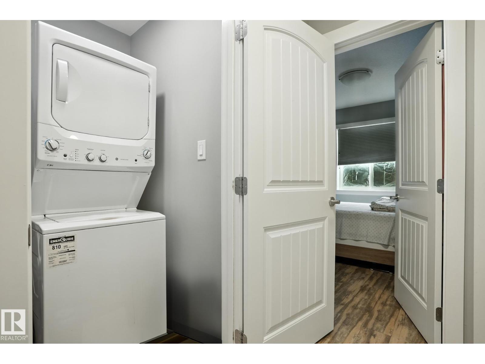 Photo 17 of 10438 154 St Nw, Edmonton AB