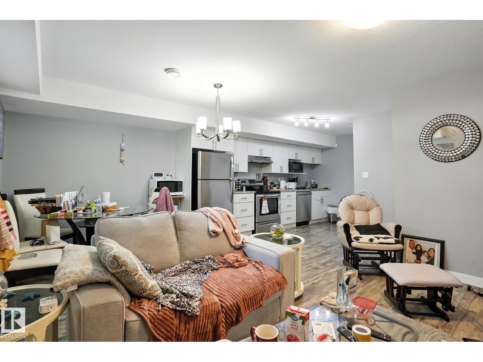 Photo 4 of 10438 154 St Nw, Edmonton AB