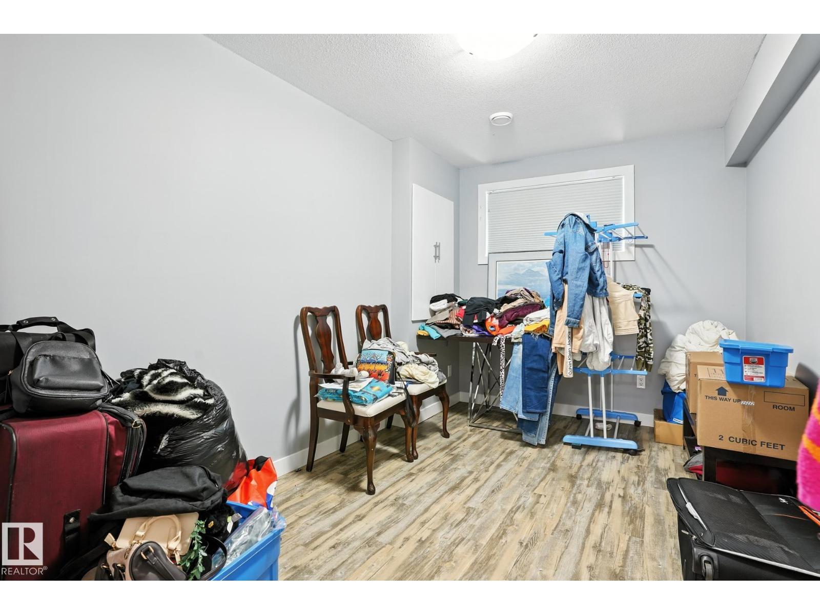 Photo 3 of 10438 154 St Nw, Edmonton AB