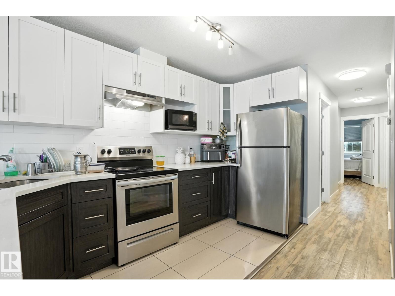 Photo 2 of 10438 154 St Nw, Edmonton AB