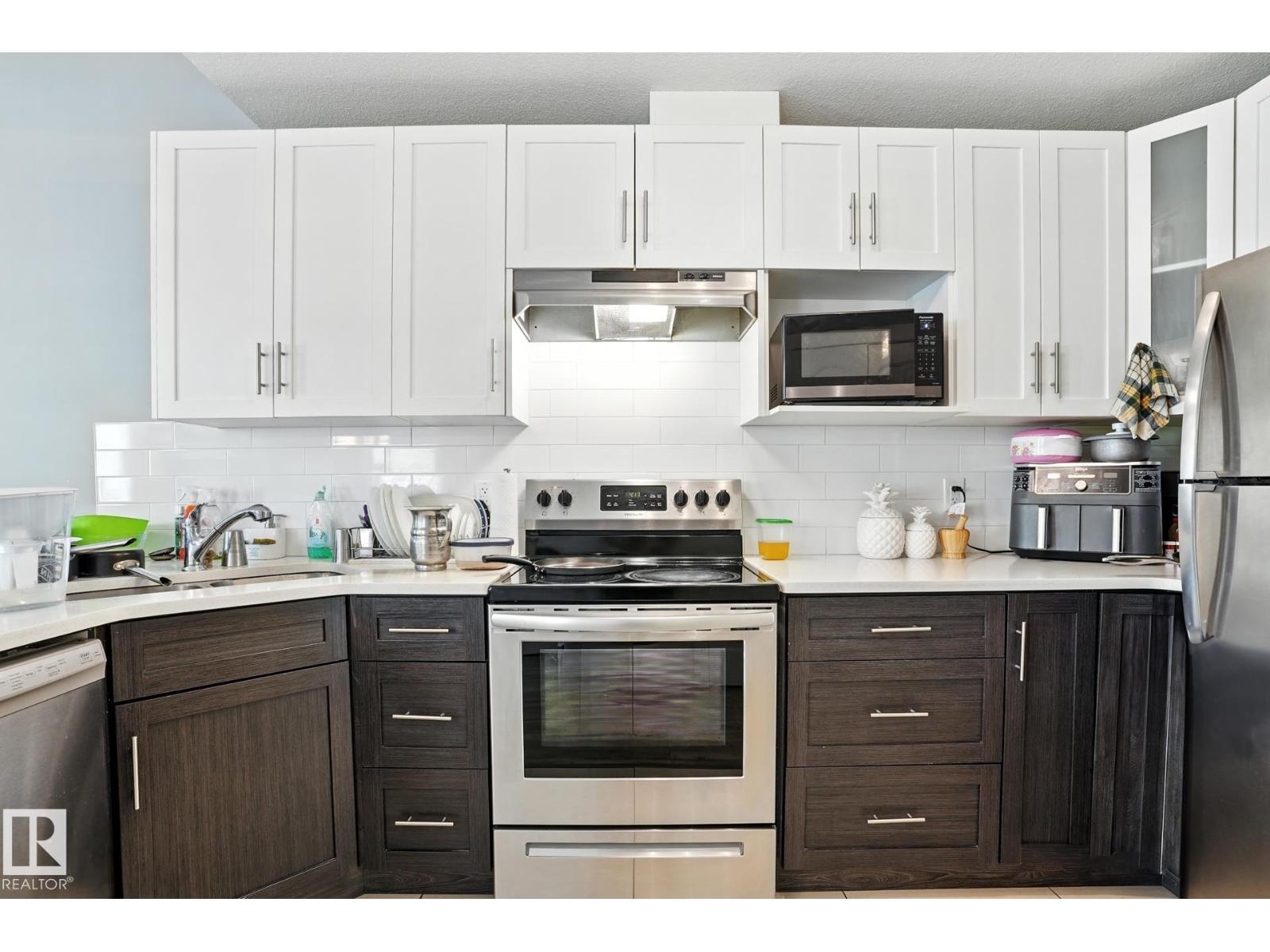 Photo 16 of 10438 154 St Nw, Edmonton AB