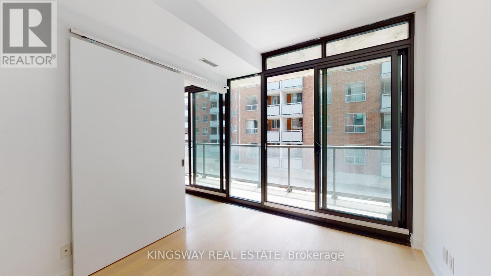 Photo 11 of 307 15 Beverley Street, Toronto ON