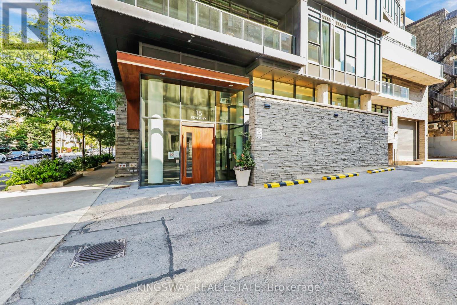 Photo 14 of 307 15 Beverley Street, Toronto ON