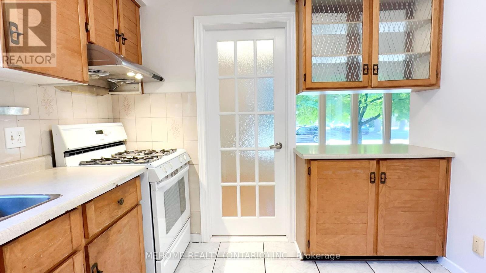 Photo 7 of 493 Lynett Crescent, Richmond Hill ON