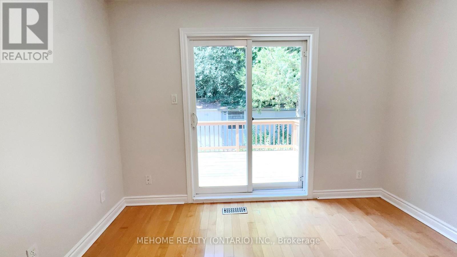 Photo 8 of 493 Lynett Crescent, Richmond Hill ON