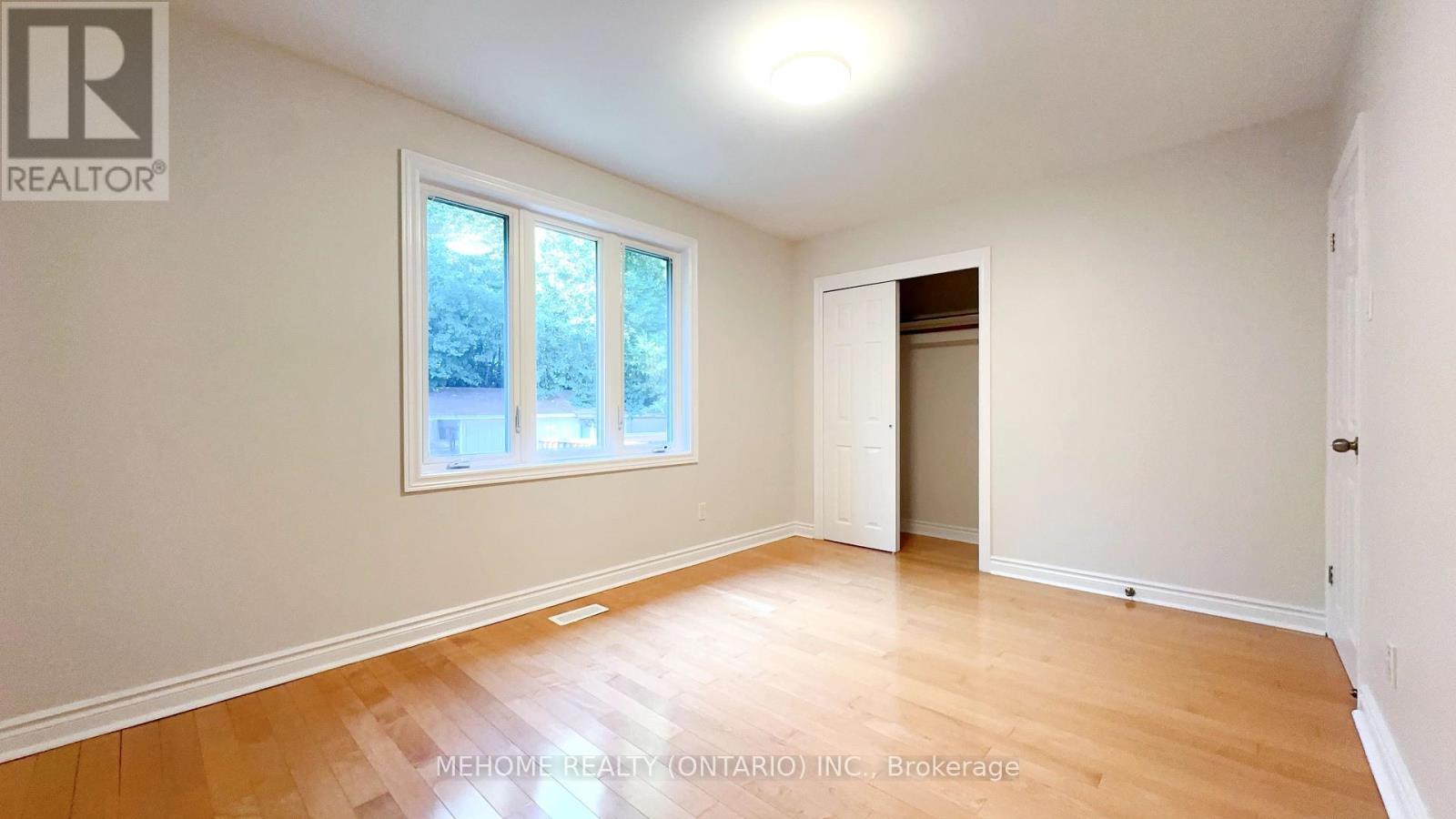 Photo 6 of 493 Lynett Crescent, Richmond Hill ON