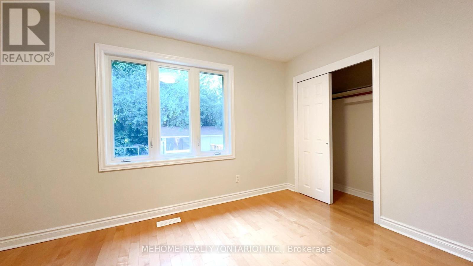 Photo 13 of 493 Lynett Crescent, Richmond Hill ON