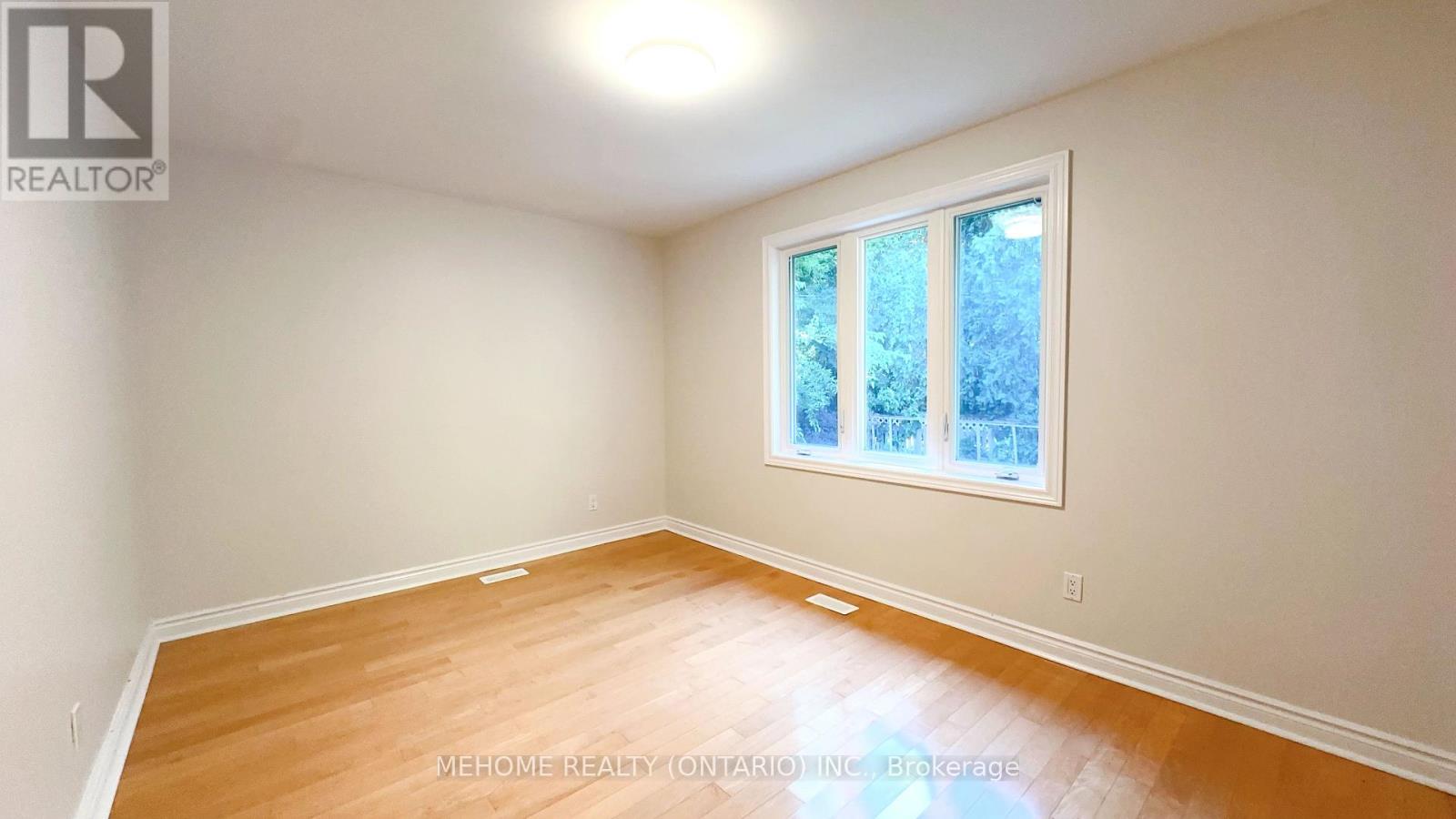 Photo 33 of 493 Lynett Crescent, Richmond Hill ON